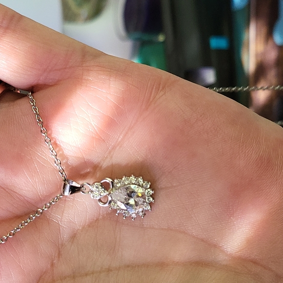 Simulated diamond necklace - Picture 3 of 3